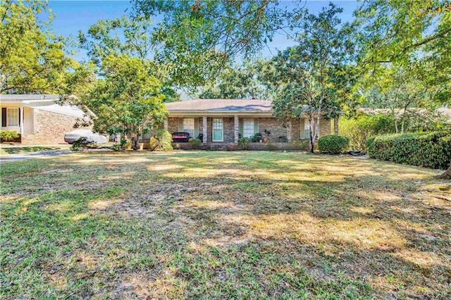 single story home featuring a front yard