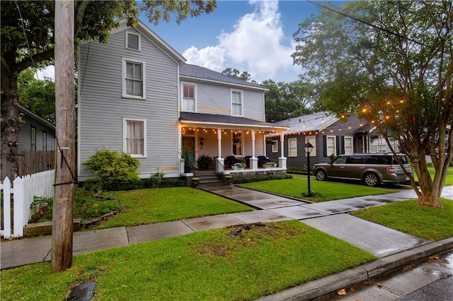 front facade featuring a front lawn and covered porch