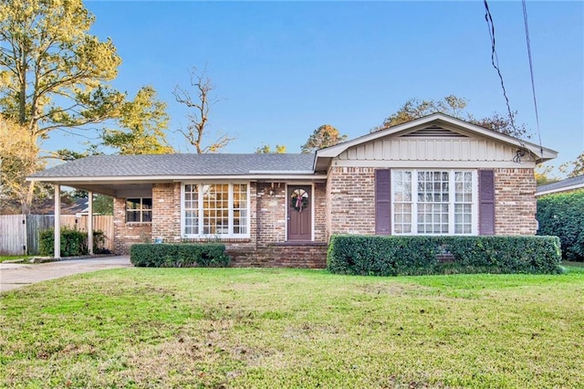 view of front of property featuring a front yard and a carport