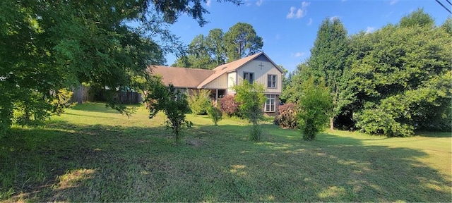 view of front of house with a front yard