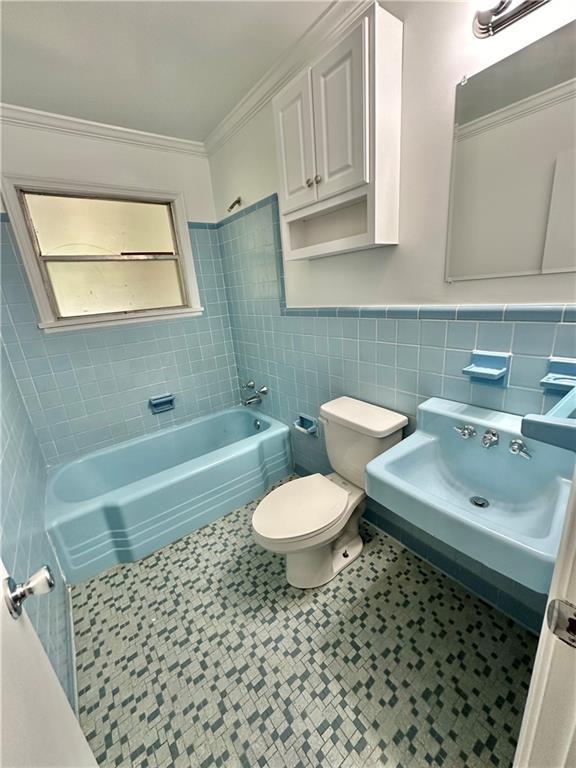 5405 Moffett Rd, Mobile, AL 36618 - full bath with wainscoting, tile walls, toilet, shower / bathtub combination, and crown molding