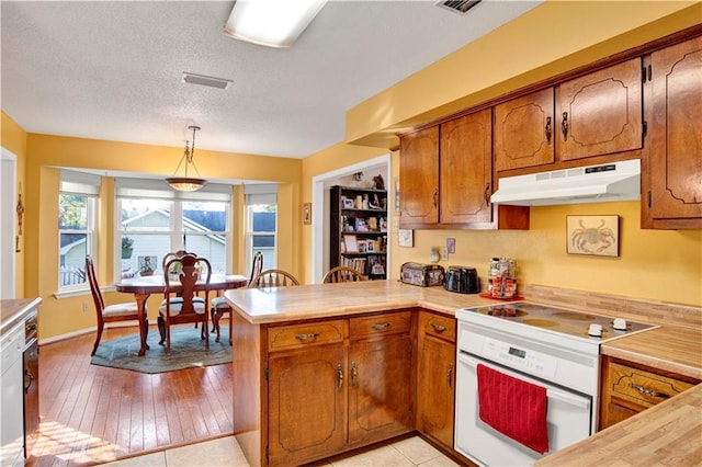 2805 Brookside Dr, Mobile, AL 36693 - kitchen with kitchen peninsula, stove, pendant lighting, and a textured ceiling