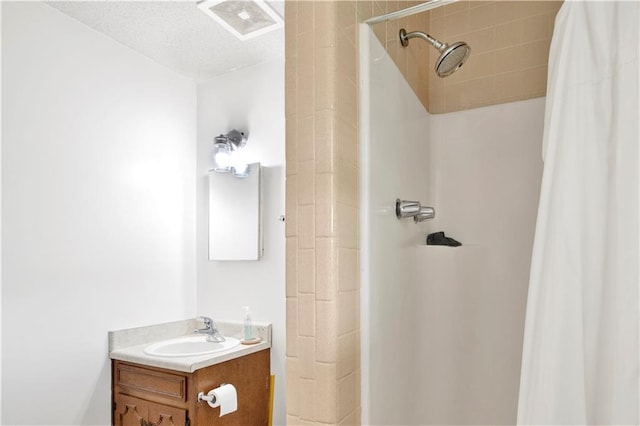 bathroom featuring a shower with curtain and vanity