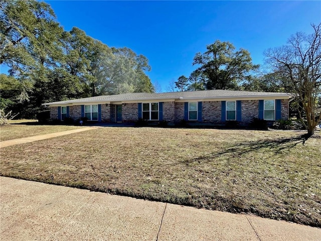 ranch-style home with a front yard