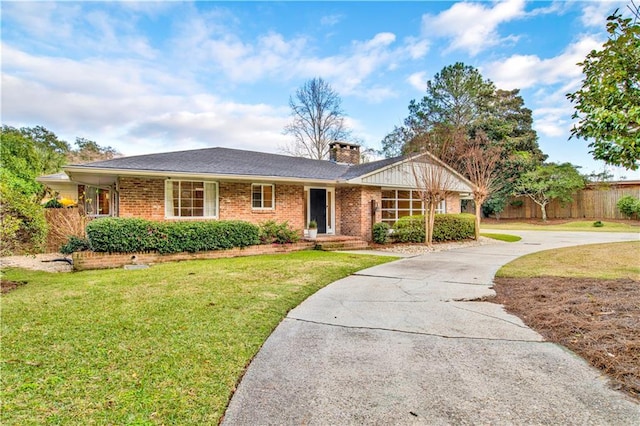 ranch-style house featuring a front lawn