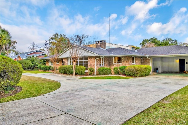 ranch-style home with a front yard