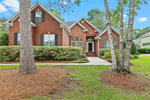 view of property featuring a front lawn