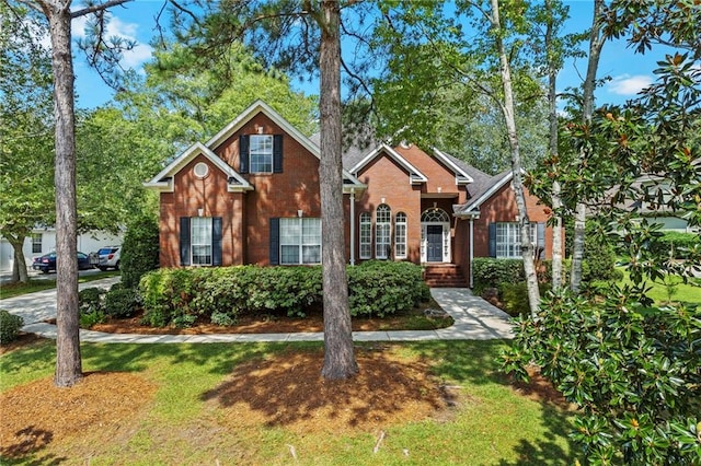 view of front facade with a front lawn