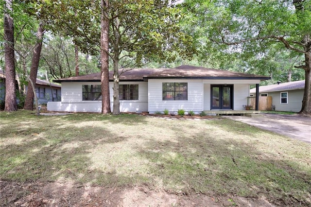 1112 Druid Dr, Mobile, AL 36618 - view of front facade with a front lawn