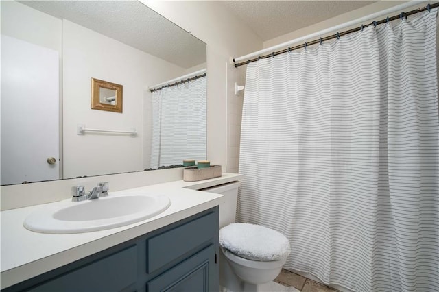 full bathroom with curtained shower, a textured ceiling, vanity, and toilet