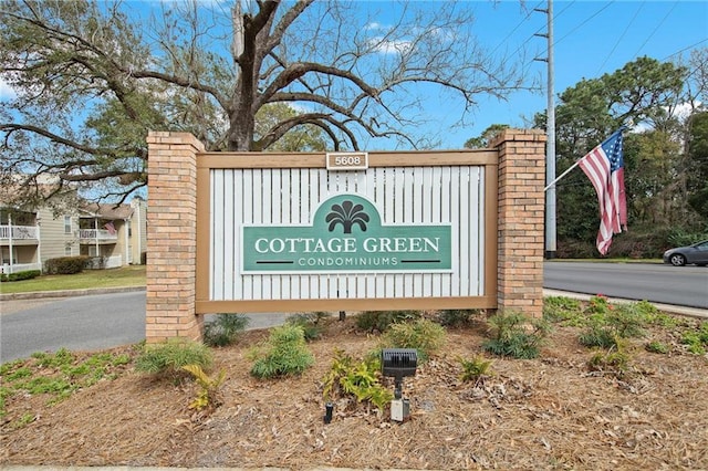 view of community / neighborhood sign