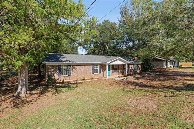 ranch-style house featuring a front lawn