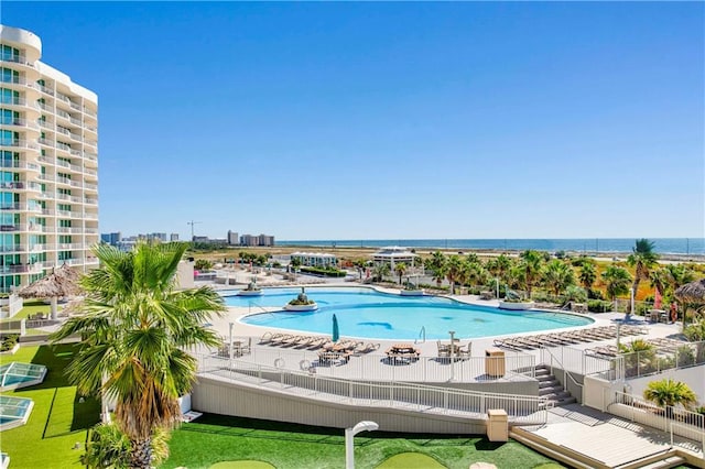 view of swimming pool