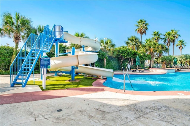 view of swimming pool