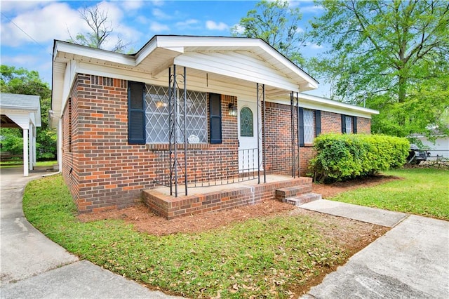view of front facade with brick siding and concrete driveway