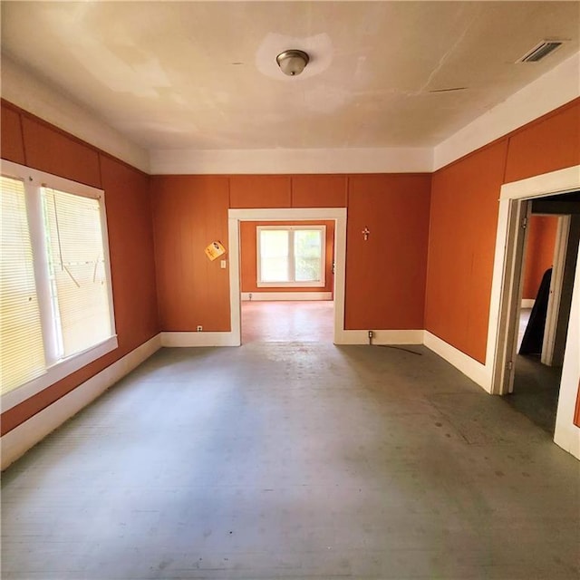 spare room featuring concrete floors