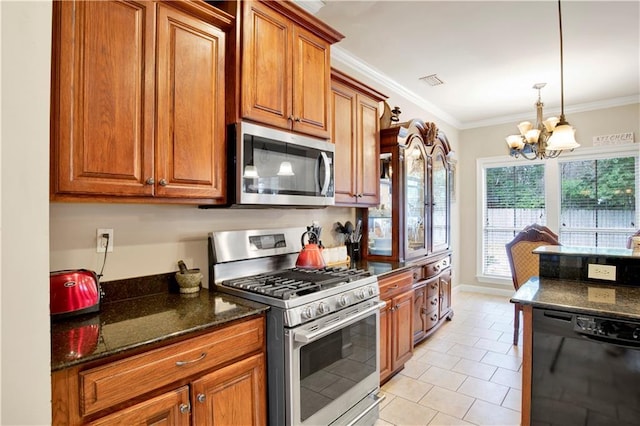 kitchen featuring light tile patterned flooring, crown molding, an inviting chandelier, dark stone countertops, and stainless steel appliances