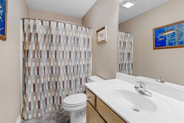 full bathroom with curtained shower, vanity, and toilet