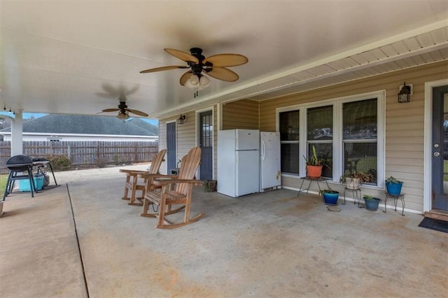 view of patio featuring fence and ceiling fan