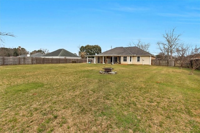 view of yard featuring a fire pit and a fenced backyard