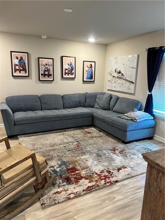 6157 Stream Bank Dr, Mobile, AL 36582 - living room featuring baseboards, light wood finished floors, and recessed lighting
