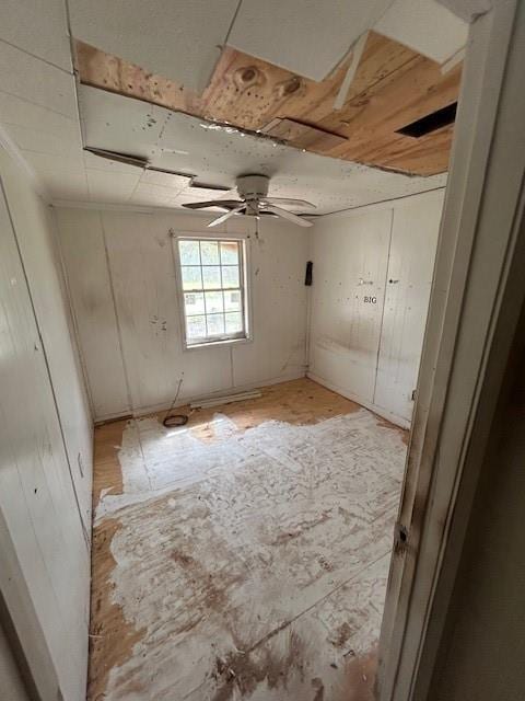 empty room featuring a ceiling fan