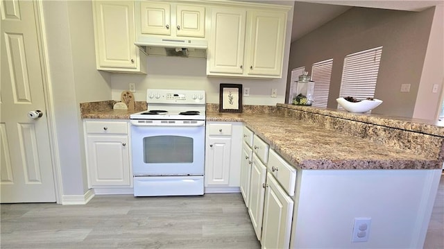 kitchen with electric range, light countertops, a peninsula, light wood finished floors, and under cabinet range hood
