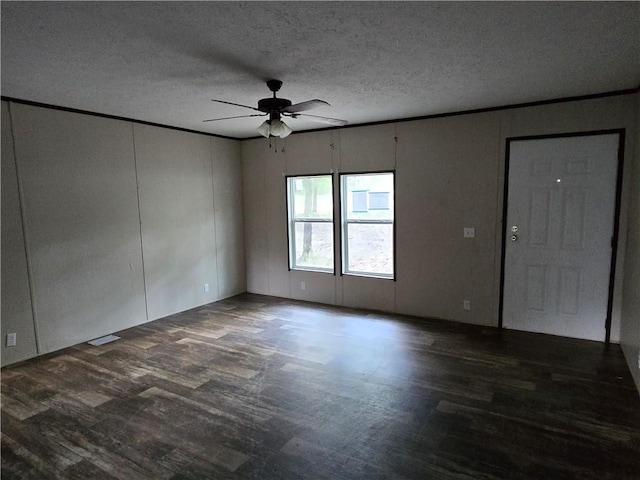 unfurnished room with a textured ceiling and ceiling fan