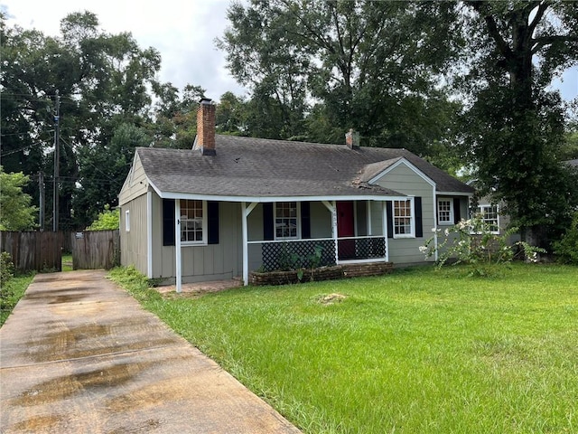 ranch-style house featuring a porch and a front lawn