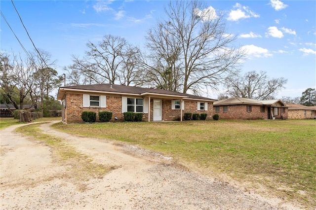 ranch-style house featuring a front lawn