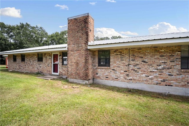 view of front of home with a front yard