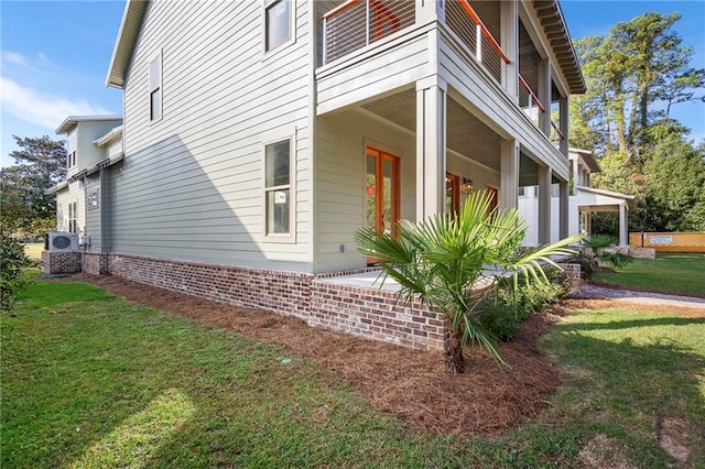 view of side of property with a lawn