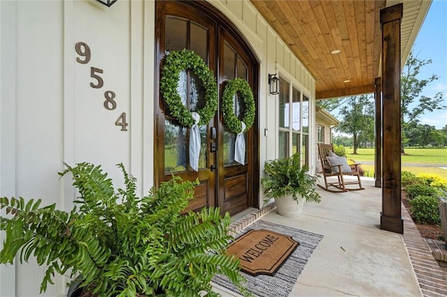 entrance to property featuring a porch