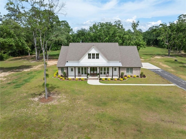 view of front of house with covered porch and a front lawn