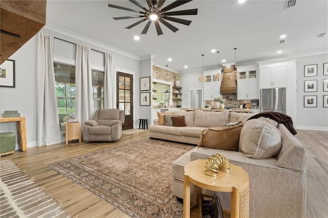 living area with light wood finished floors, baseboards, a ceiling fan, and recessed lighting