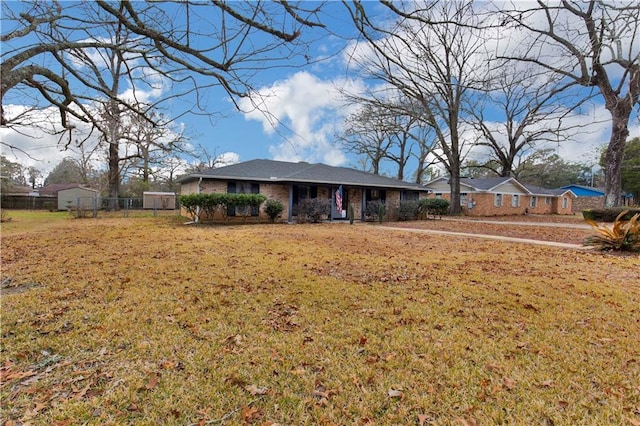 view of front facade featuring a front lawn