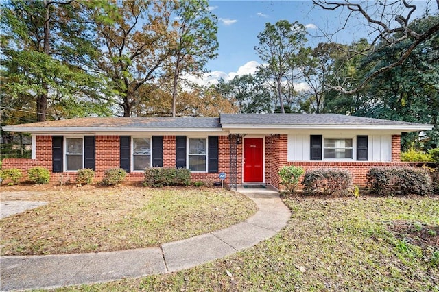 ranch-style home with a front yard