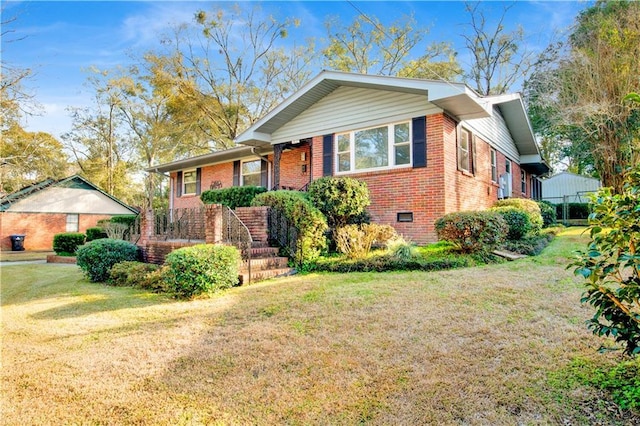 view of front of house featuring a front lawn