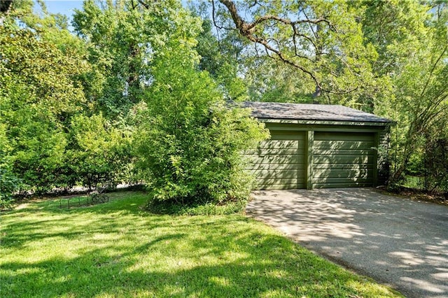 view of home's community featuring a lawn