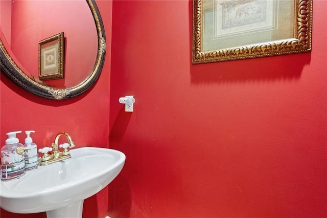 2605 Charleston Oaks Dr W, Mobile, AL 36695 - bathroom featuring a sink