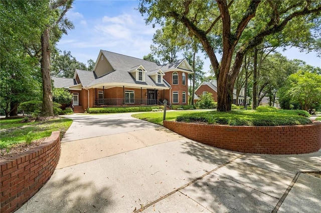 2605 Charleston Oaks Dr W, Mobile, AL 36695 - cape cod home with a porch, curved driveway, and a front yard