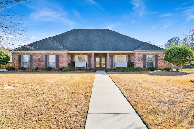 view of front of house featuring a front lawn