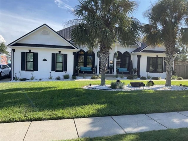 view of front facade featuring a front lawn