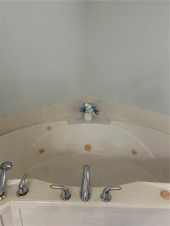 full bath featuring a whirlpool tub