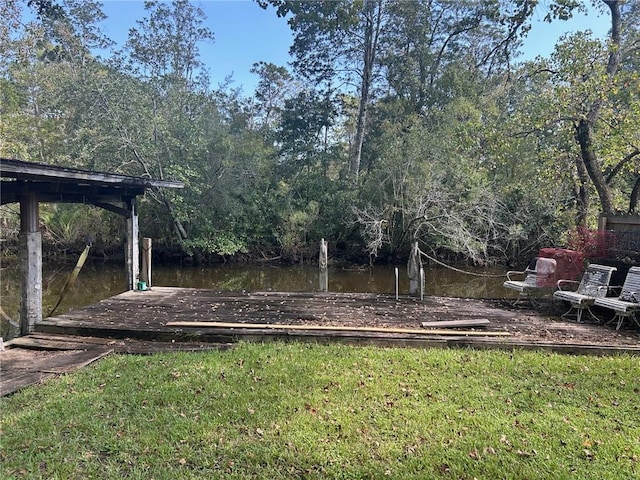 view of yard featuring a water view