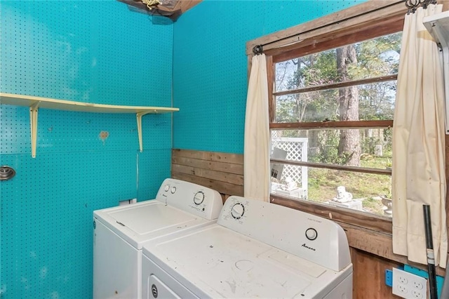 clothes washing area with laundry area and independent washer and dryer