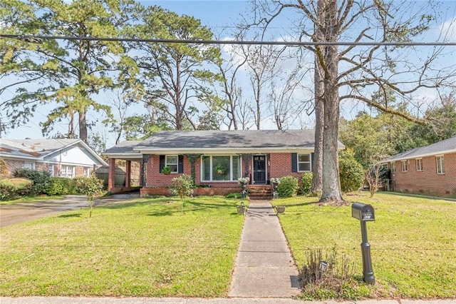 ranch-style house featuring a front lawn and brick siding