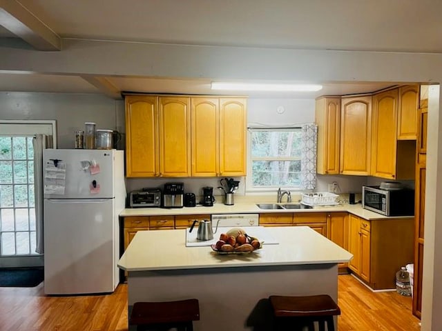 kitchen featuring plenty of natural light, sink, a kitchen bar, and stainless steel appliances