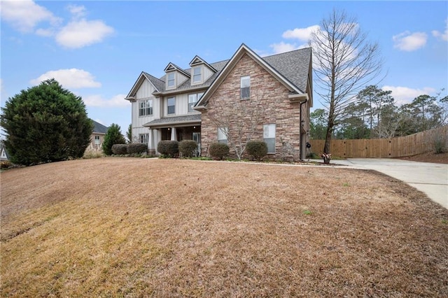 view of front facade with a front yard