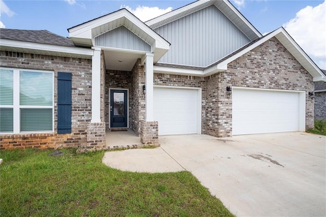 craftsman-style house with a garage and a front lawn